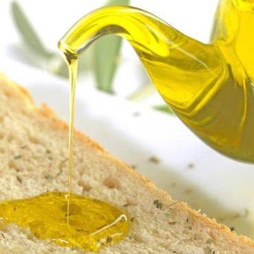 Un cucchiaio di olio di oliva la mattina: i benefici